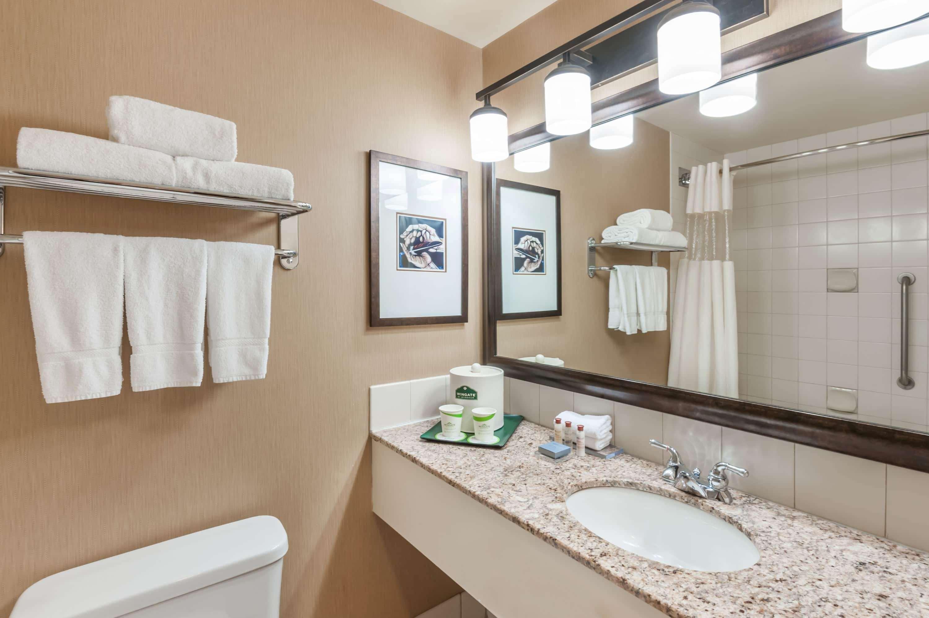Wingate By Wyndham - Edmonton West Hotell Eksteriør bilde