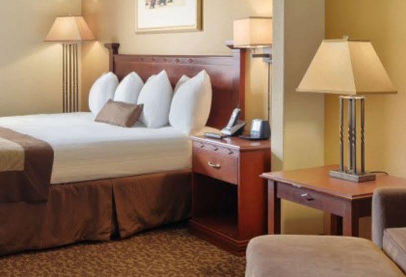 Wingate By Wyndham - Edmonton West Hotell Eksteriør bilde